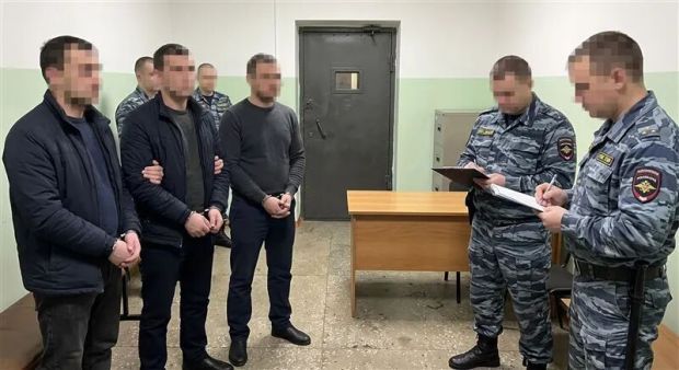 性感照换导弹阵地照？3名俄男子被乌克兰美女特工色诱近期，俄联邦安全局破获了一起间谍大案，3名居住在克