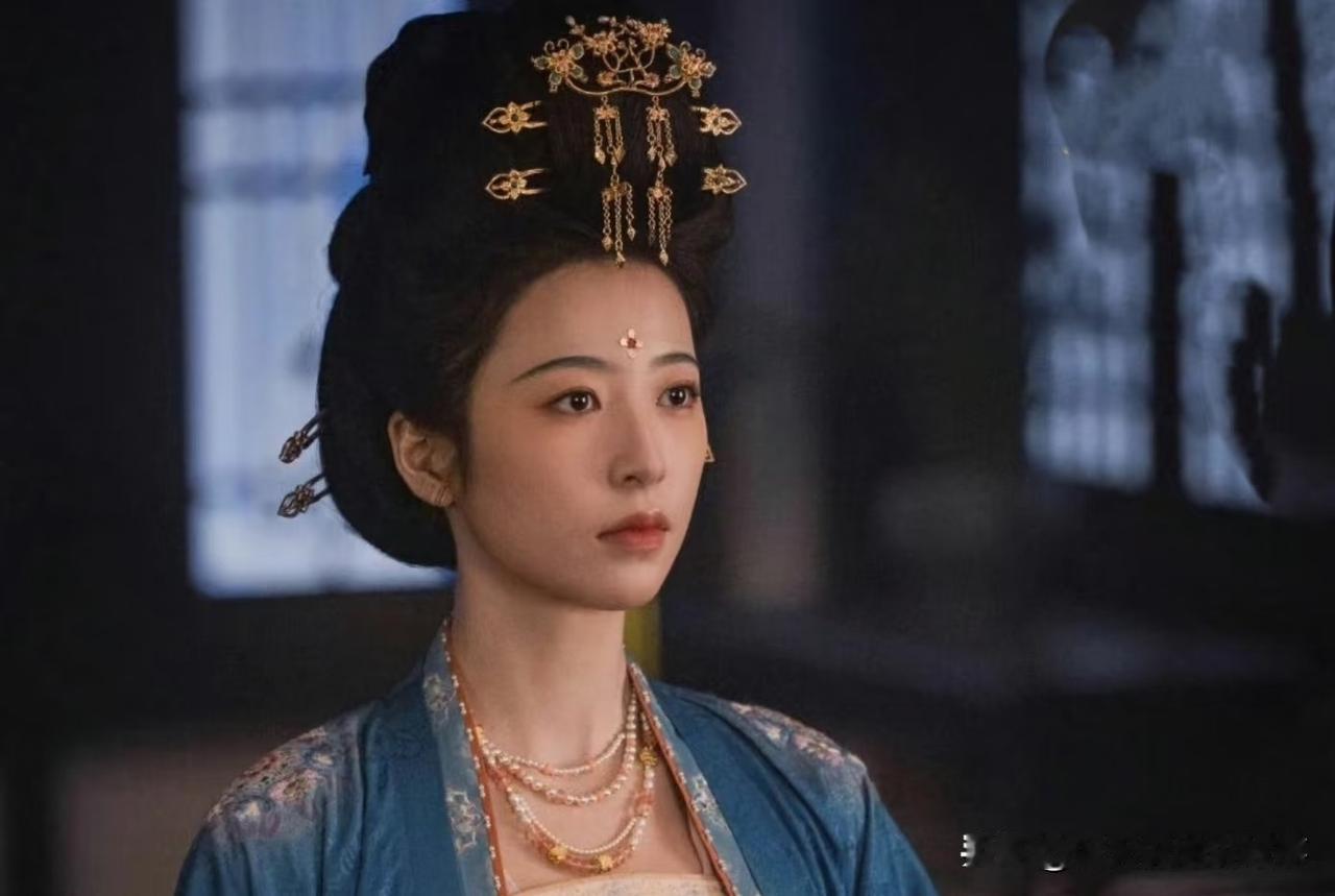 周雨彤饰演的女主孙太演技这么有点拉胯，不少网友直呼这角色至今一个有效镜头都没有，