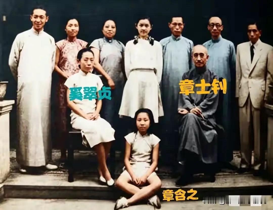 洪晃青楼出生的外婆奚夫人特有意思，胆子很小，一生都缺乏安全感。特殊时期，洪晃