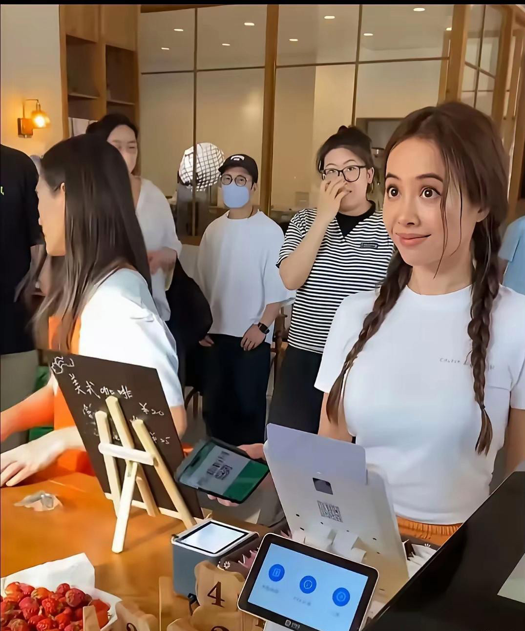 蔡依林医美里做的比较成功的一位了40几岁的人了居然一点也不显老​​​