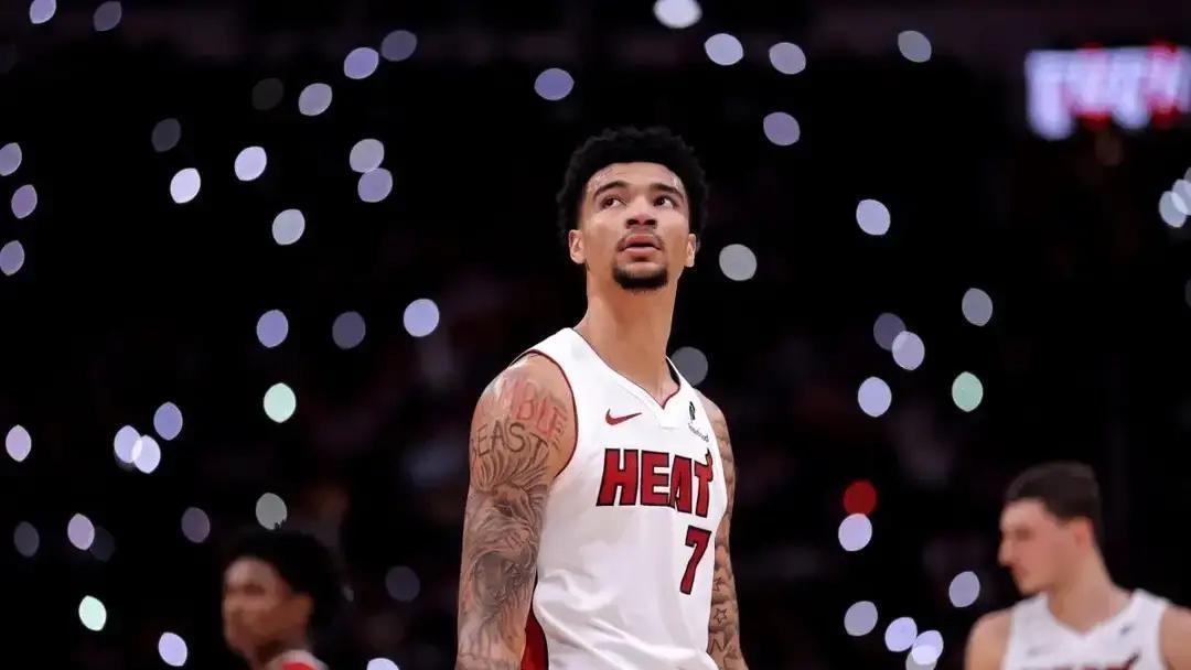 谁说二轮秀只能打替补？他昨天在凯尔特人头上砍了30分17篮板。连续四场，20