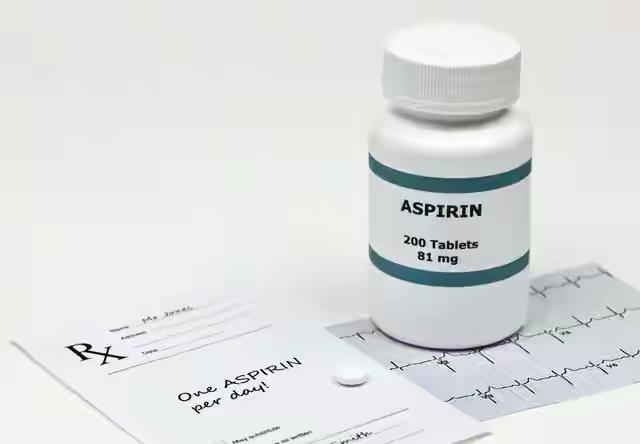 心血管主任提醒：阿司匹林天天吃，牢记4点降低出血风险，要了解——但请先认清：“