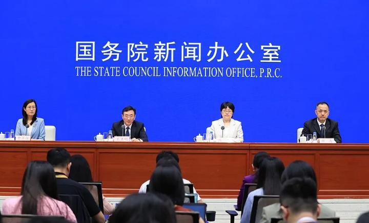 全体起立！比亚迪直接掀翻全球电车行业天花板，工信部都公开点赞！ 7月20日上