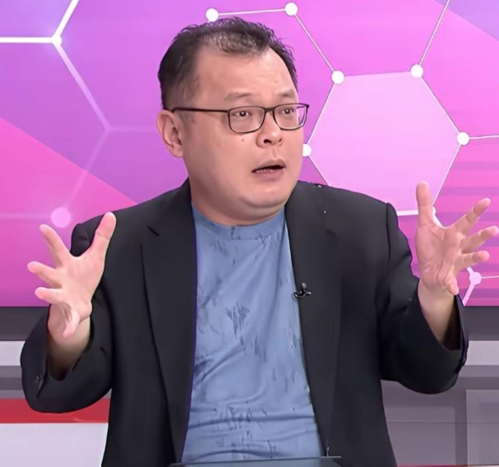 老早就说过，先别急着夸，夸早了容易被打脸。你看这才多久，不就慢慢现原形了吗？