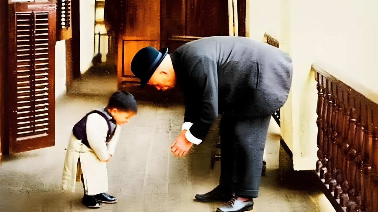 要聊这张照片里的事儿，得先说说梅藤更这人——他可是清末民初来中国办医的“老熟人”