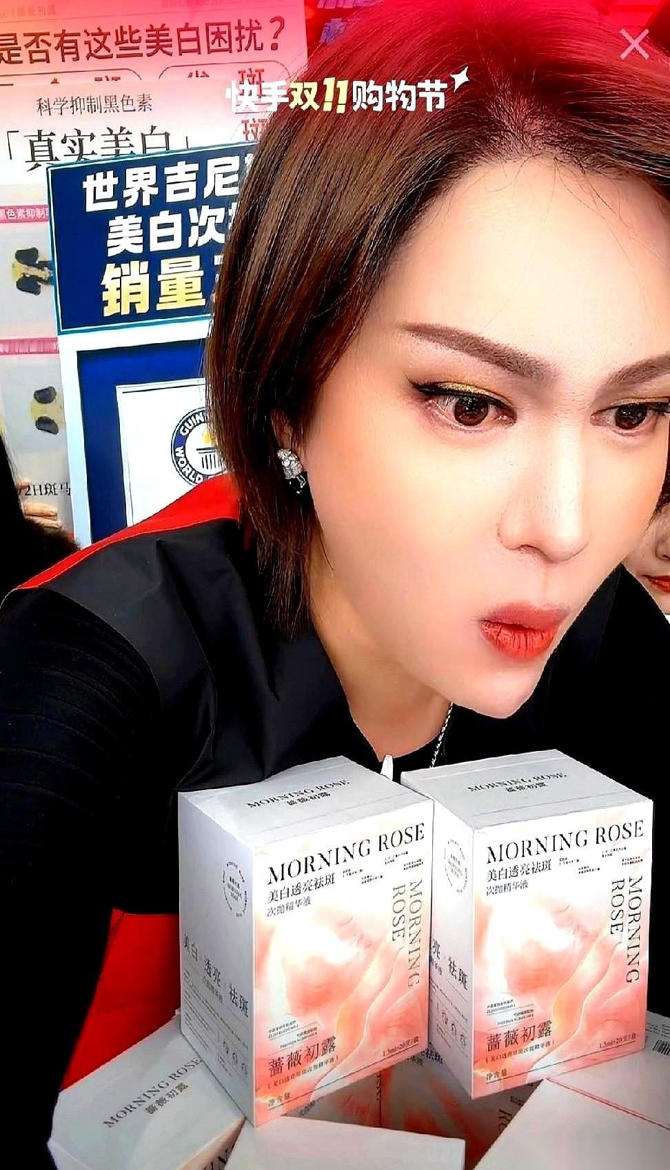 我算是看明白了。一个“清理门户”，一个被骂“逆徒”，俩人同一时间开播，红着眼对