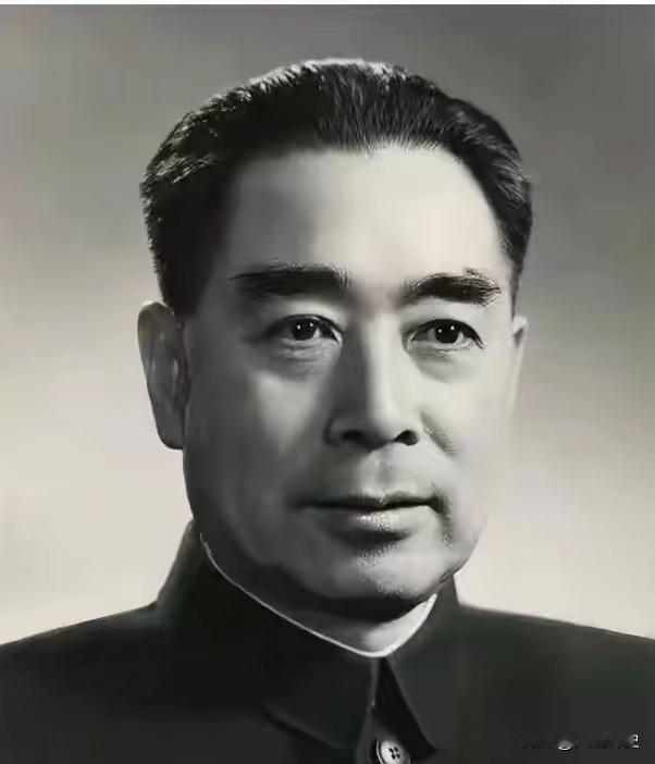 这就要从周恩来在军队里的职务、地位和资历，慢慢道来。周恩来早在1925年，就先