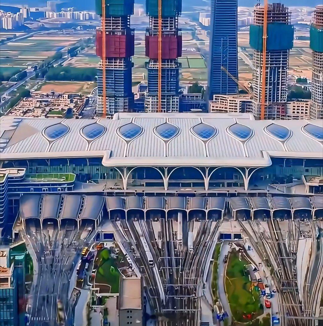 马斯克发视频点赞重庆东站这就是今天的中国基建速度，38个月在山顶建成全球最大高铁