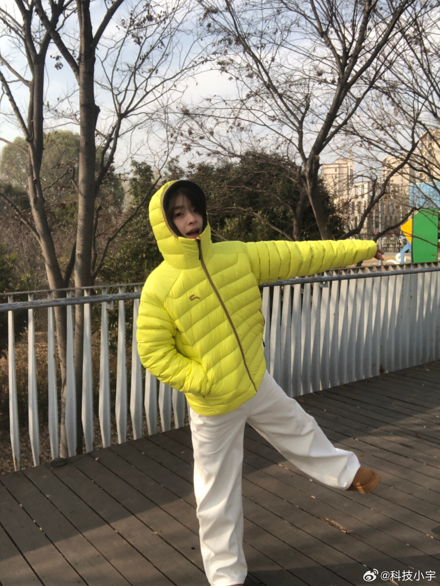 排骨羽绒服排骨羽绒服就是大众常青款啊，没啥特别的，但是不同人穿可能效果就不太一样