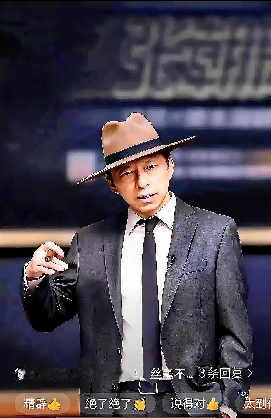 张朝阳不是被时代推上去的，是自己游上去的。96年他揣着22万美金回中关村，没背