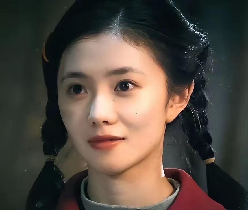 2026年5月，刘浩存在《主角》里刚露脸5秒钟，弹幕就炸了，没一个人骂她演技，全