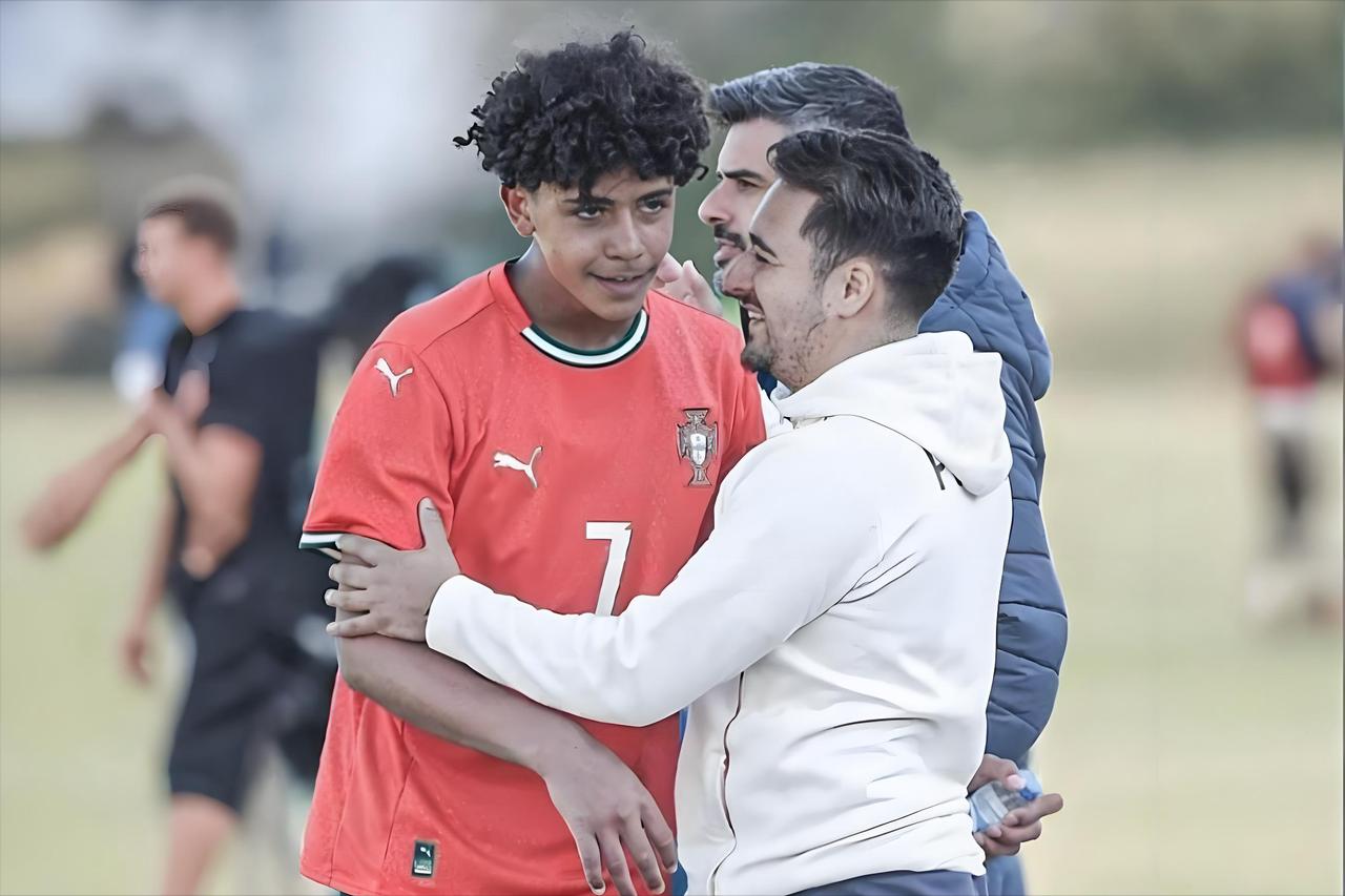 虎父无犬子！15岁迷尼罗首秀替补出场，跳级代表葡萄牙U16战胜土耳其青年队。