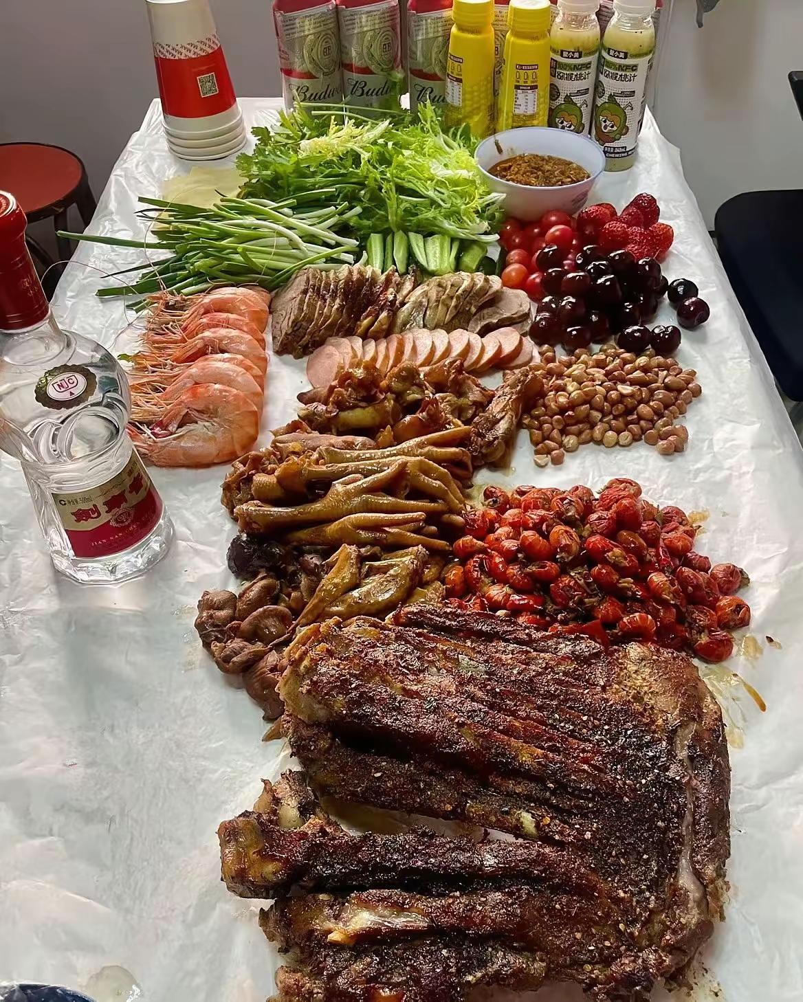 元旦了，庆祝一下。今年一定好好干。明年元旦，争取换成茅台。吃的就不怎么讲