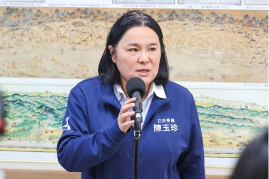 一边享受着厦金大桥带来的交通便利，一边喝着大陆输送的自来水、用着福建供应的电力，