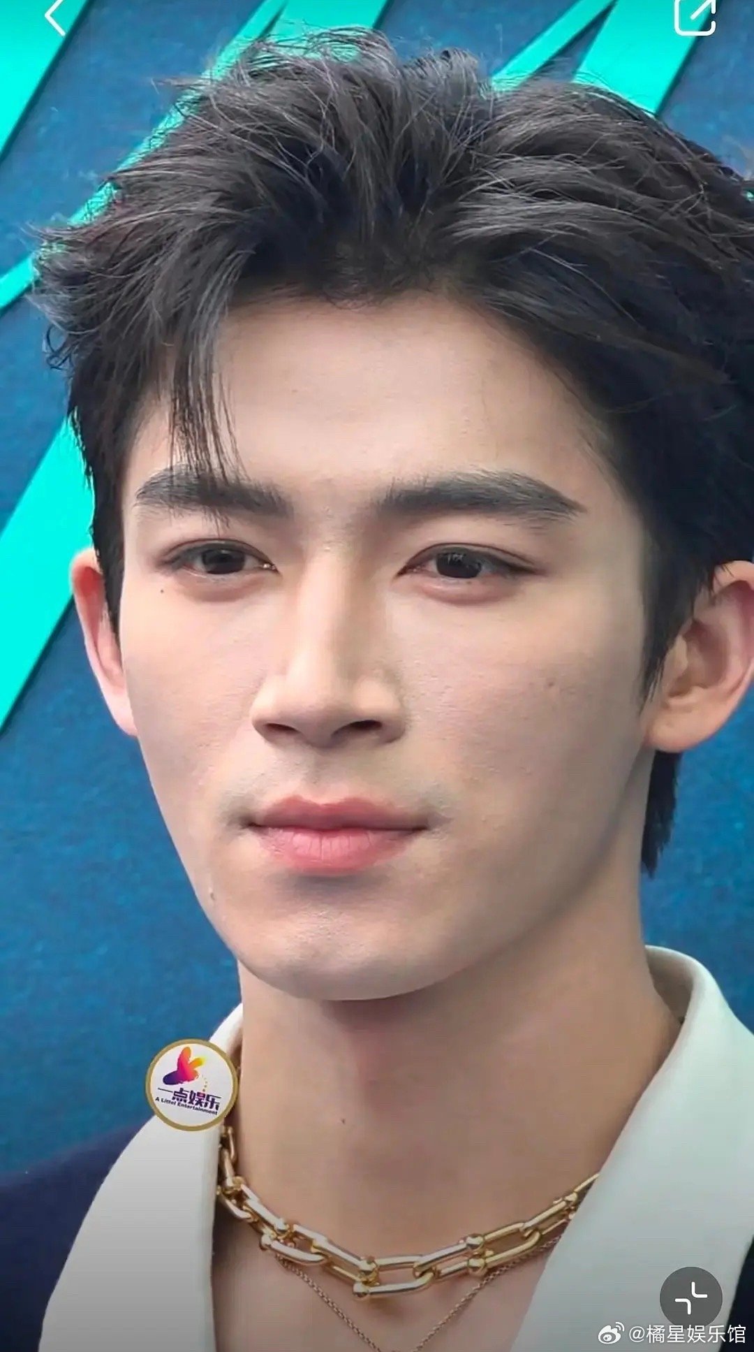 看生图真的感觉，眼镜小和帅哥就没有关系了