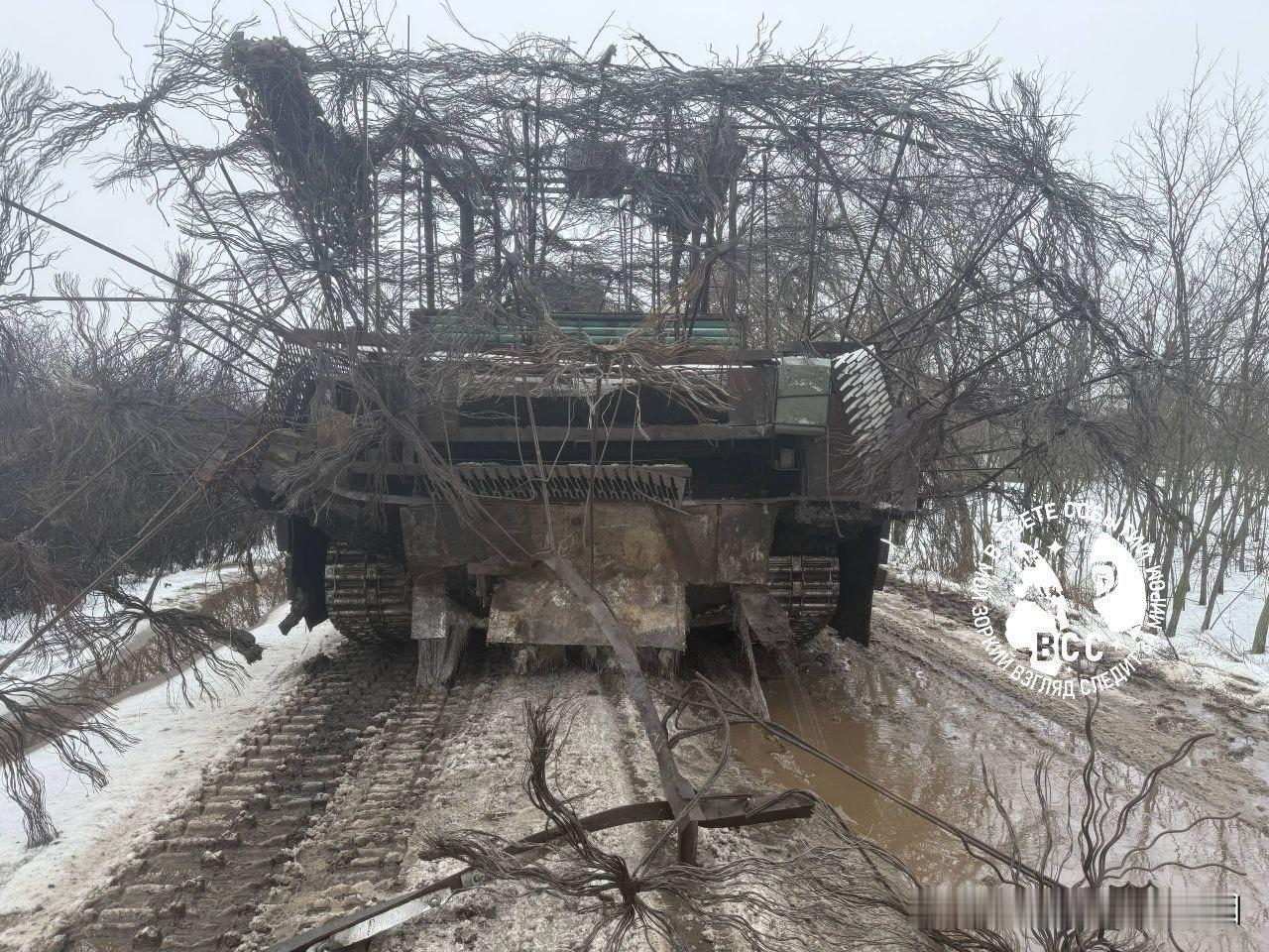 俄军展示了最新防护版本的坦克！这是俄罗斯T72B3M改装的步兵输送新方案，装