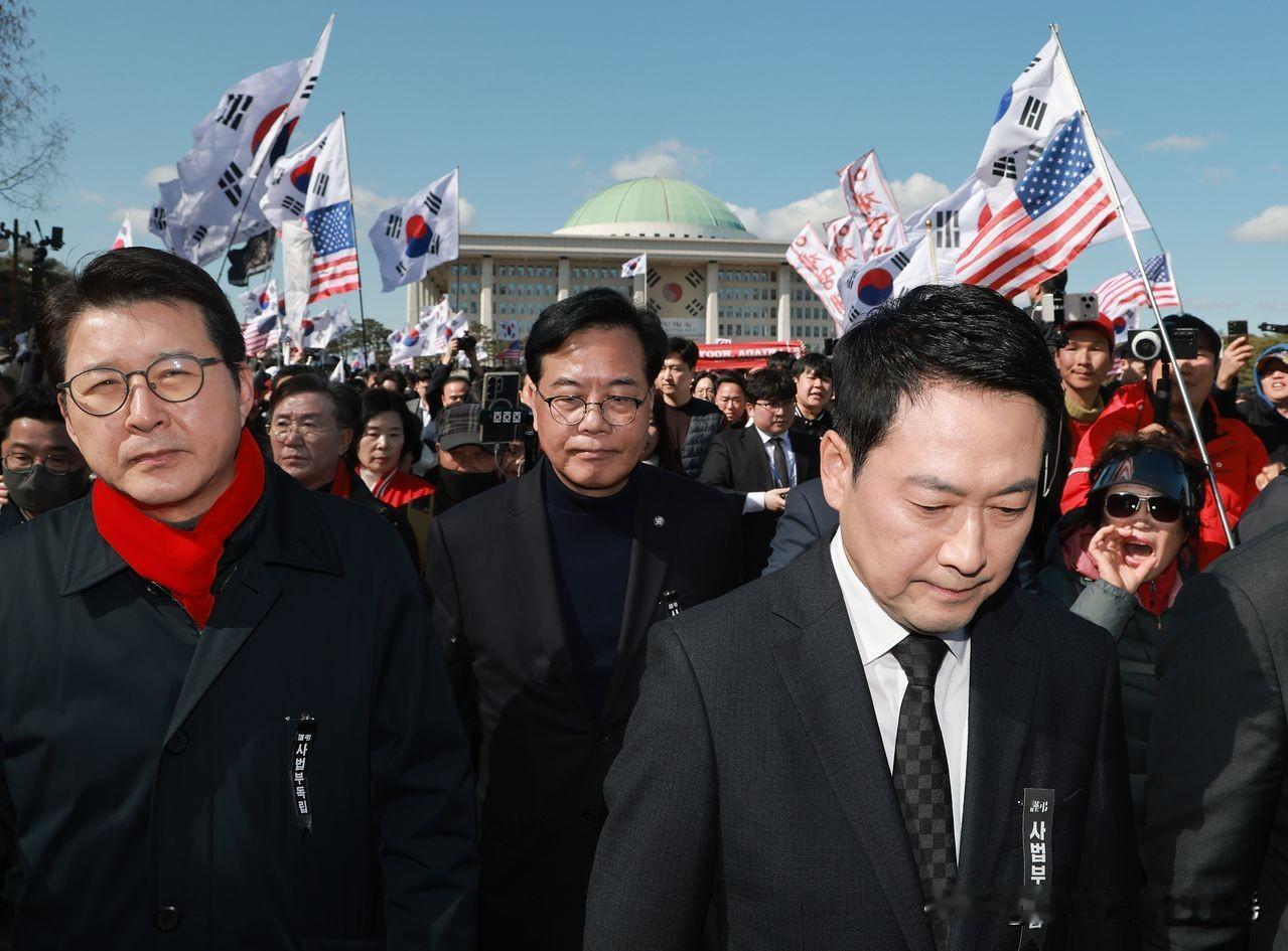 3月16日，韩国国民力量党正式启动地方选举革新公荐，首日即遇内讧，现任忠北道知事
