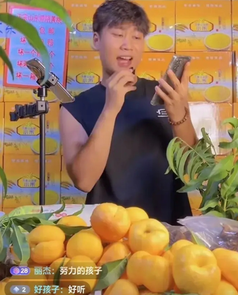 谢浩男两个战友的生命轨迹，都因他的认亲而改变，而网友们貌似更喜欢他！谁？当然