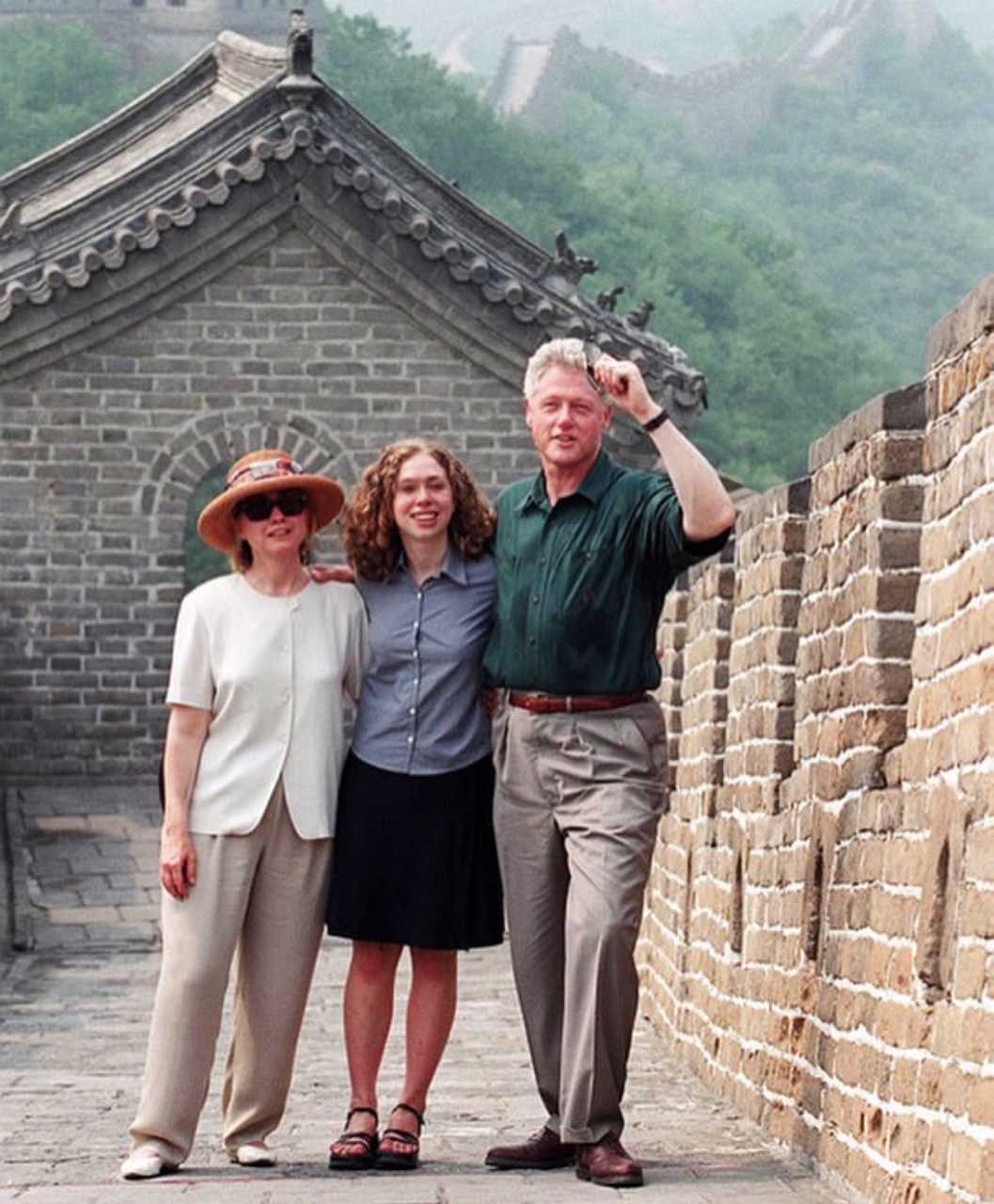 1998年，美国总统克林顿一家三口在长城​​​