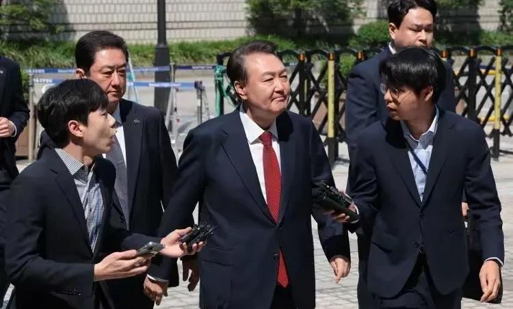 李在明当选后，最尴尬的莫过于尹锡悦了，再有就是金建希和朴槿惠等人。作为前任，尹