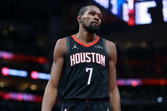 卡佩拉+首轮换多森木吧，薪资也差不多，一个手轮也不便宜了，公牛也要自爆了，卡佩拉