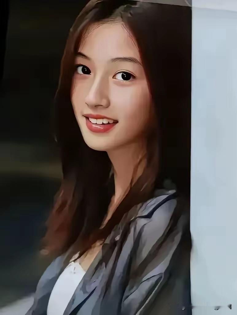 15岁的网红七七与14岁的小演员刘佳玺，你会看好谁？七七的素颜照惊为天人，美的