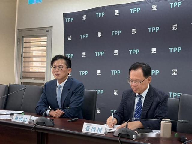 黄国昌在“耍小聪明”！很多人以为，他10月30日要求“取消黑名单”是在“秀善意”