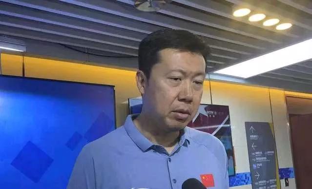 昨天中国小将杨瀚森首轮高顺位被波特兰开括者选中，成功登录NBA。中国男篮名宿，名
