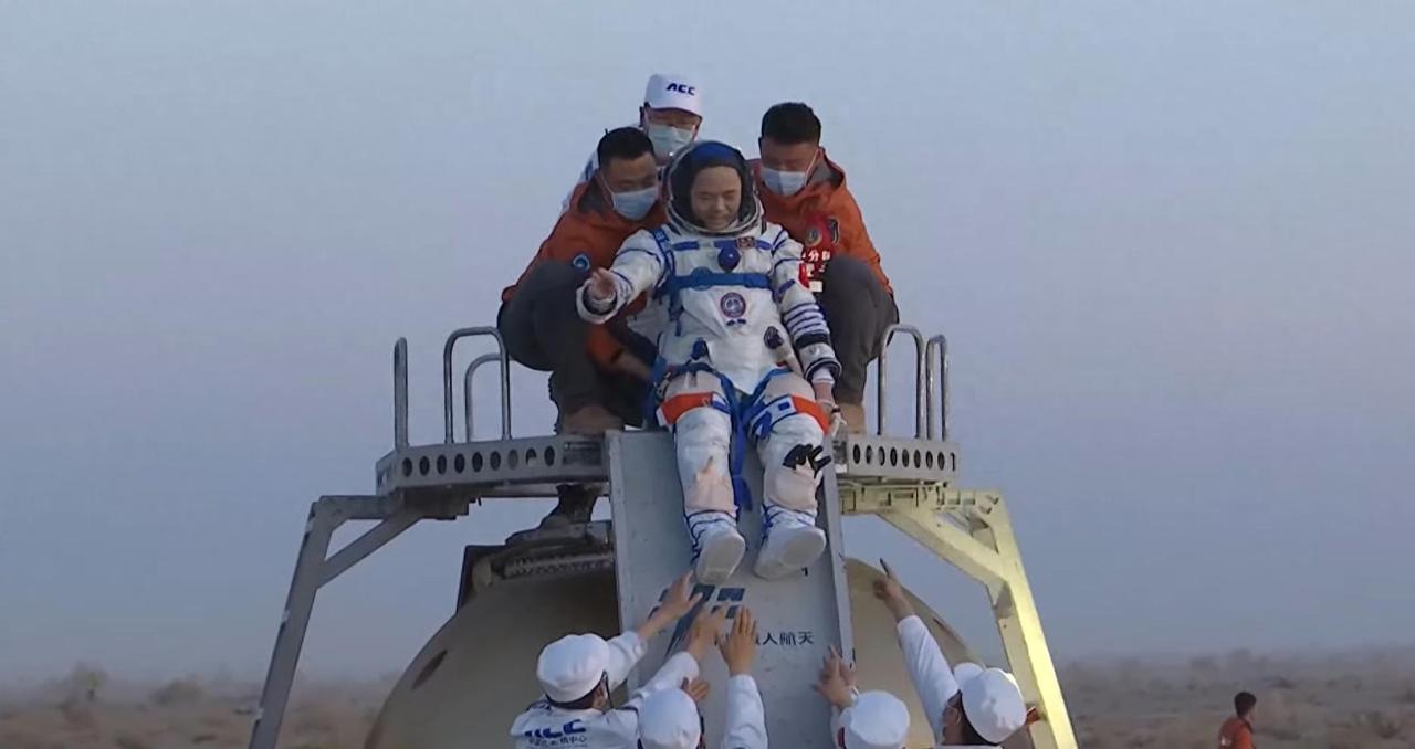 太厉害了吧！神舟21航天员是坐着神舟22号回来的，而且全程仅用了5个多小时。