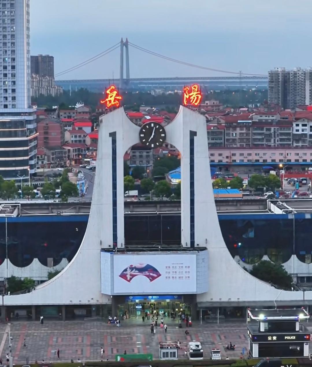 岳阳VS南阳，两座省域副中心，谁综合实力更强？南阳（河南省域副中心）、岳阳