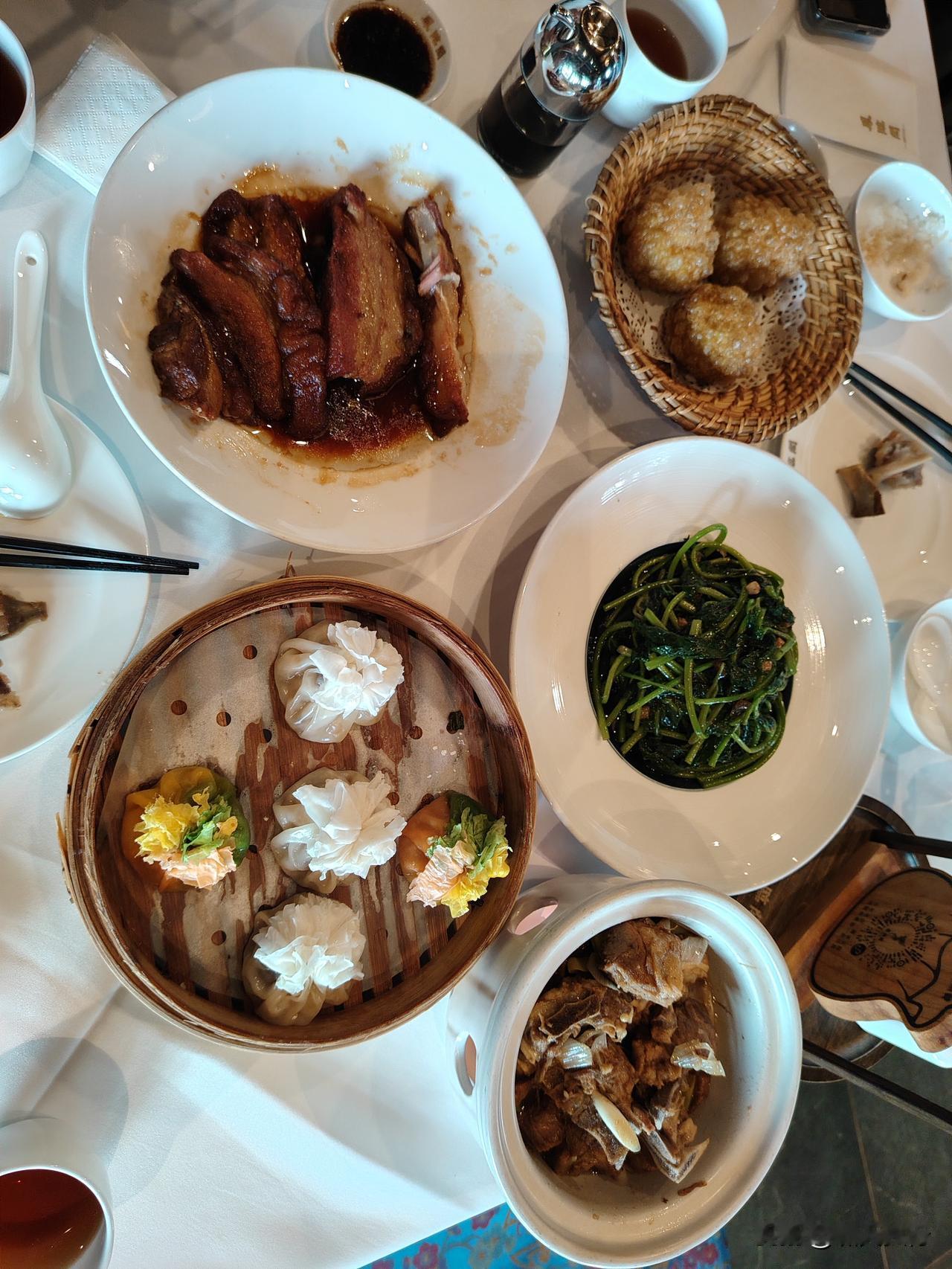 吃了大同两家著名饭店，比较一下，纯属个人感受，别无他意。两家饭店都很出名，均