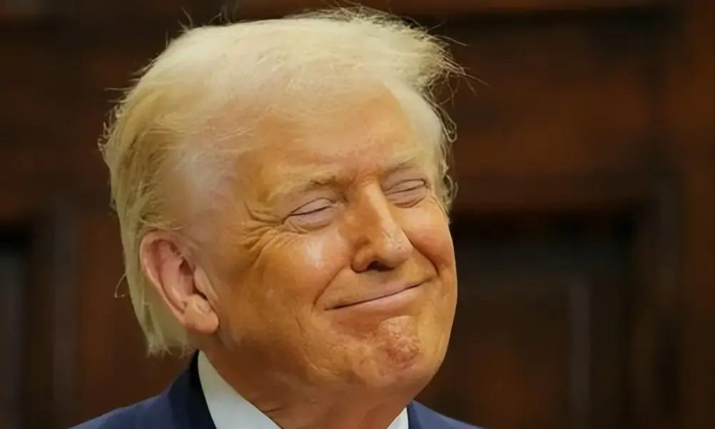 中美军方这轮“悄悄见面”，针对的就是钱紧后的力量重排。2025年12月中旬