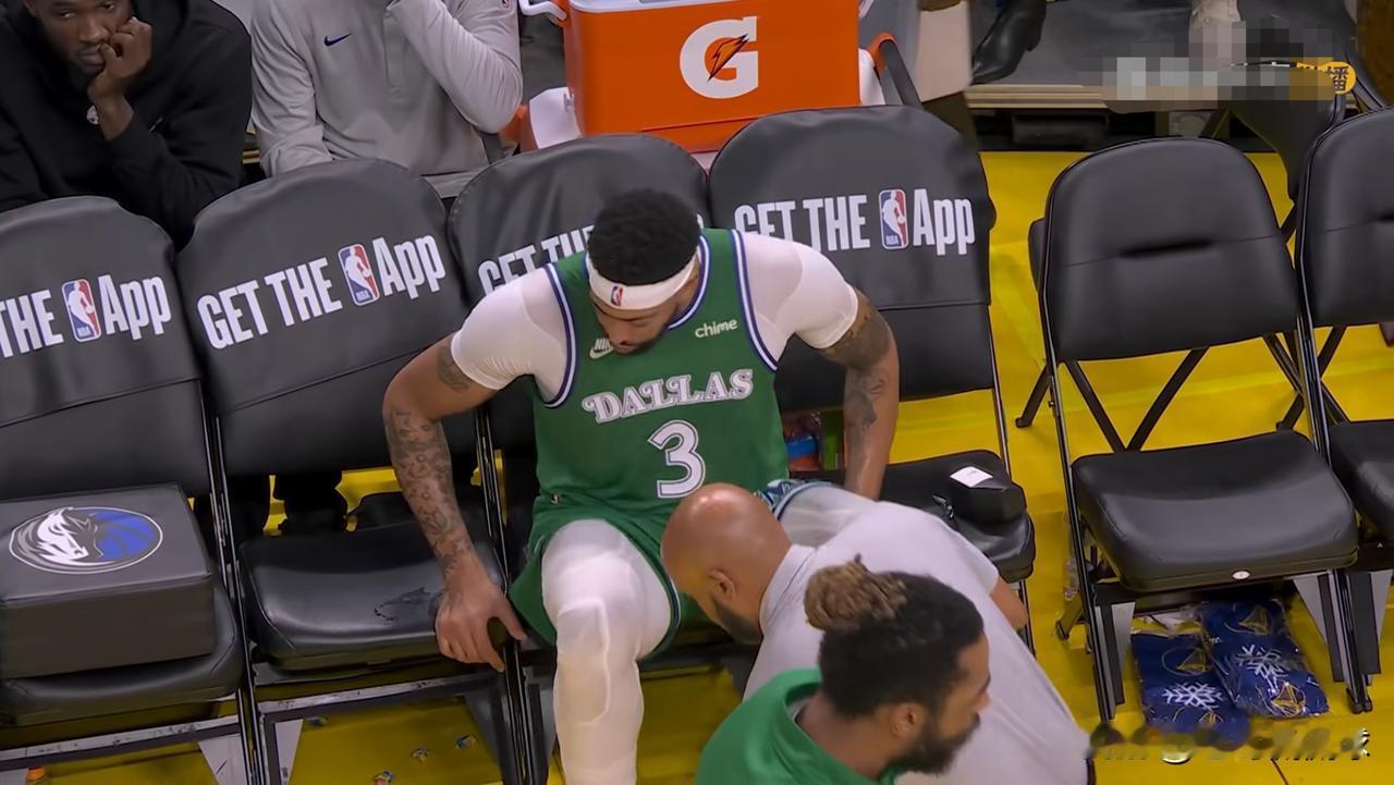 下面是一条关于独行侠超级巨星浓眉的坏消息！今天据美国名记Shams透露，浓眉由于