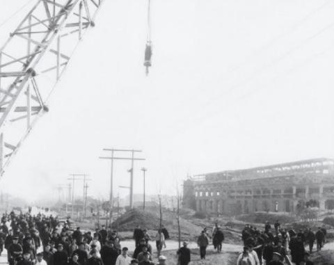 1958年，李鸿章的尸首被拖拉机拖着游街示众，一直到尸骨无存。 这个说法传了