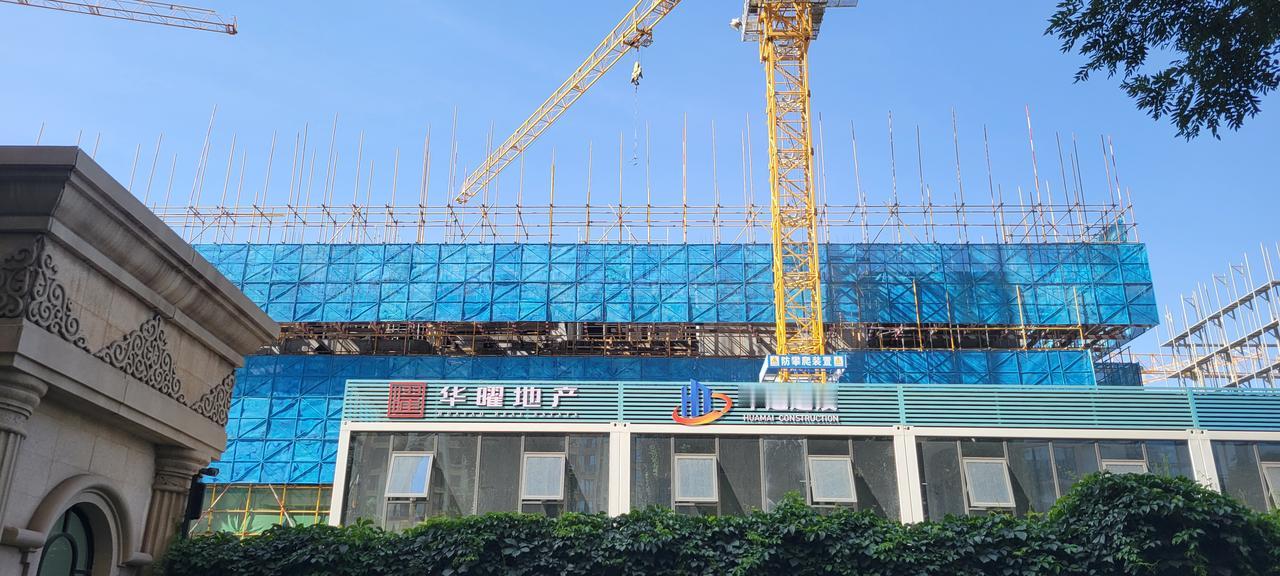 今天上午10:30分，去兰州市城关区雁滩办事，经过兰州文理学院时，发现毗邻格林小