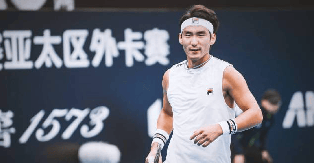 布云朝克特2-0胜桑提兰, 获2026年澳网男单正赛外卡