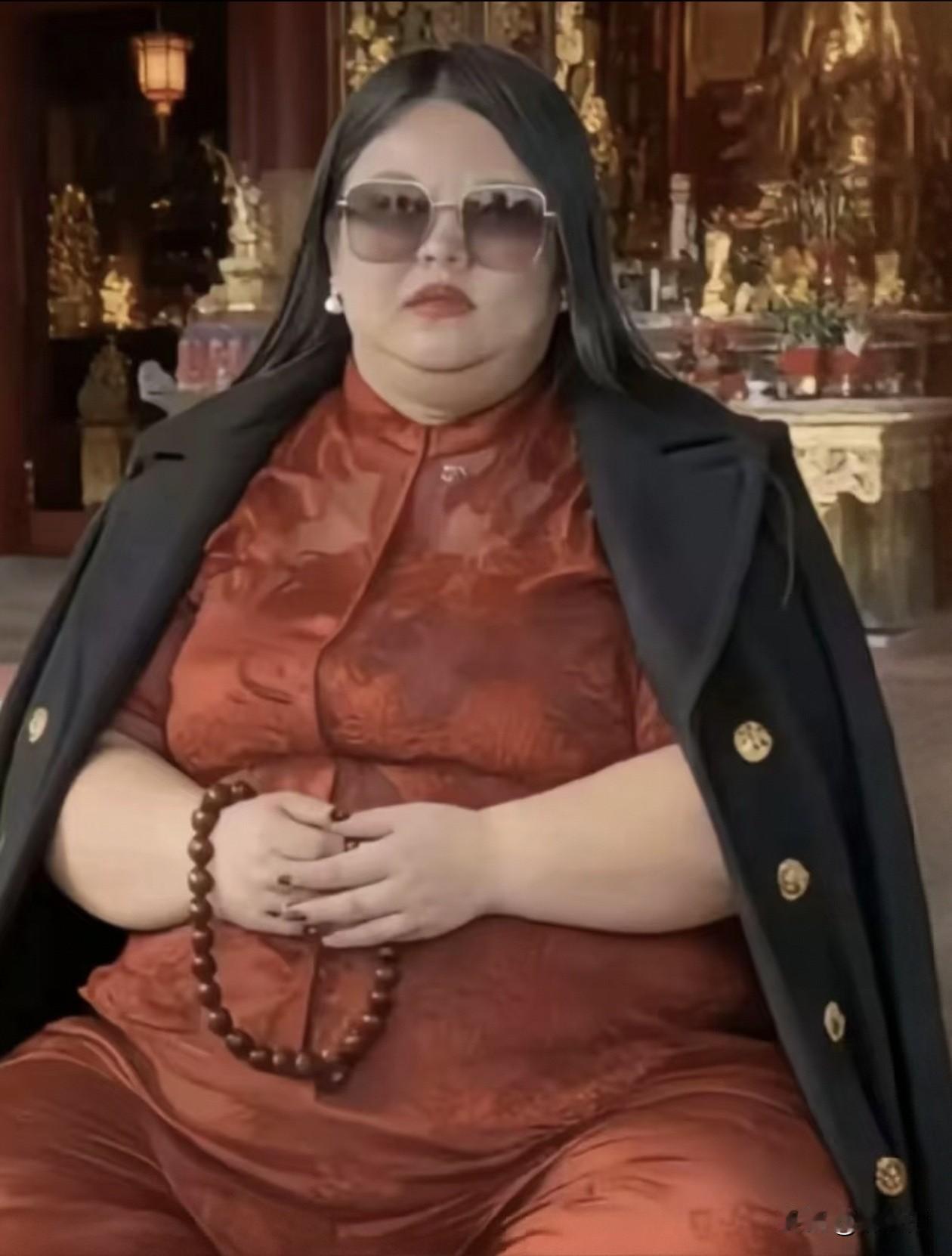 看着如今的李湘网友锐评:“她美过、瘦过、红过、哭过、笑过、胖过就是没有穷过”。