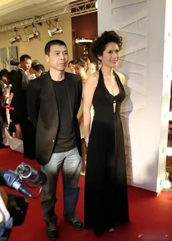 15年前，徐帆砸了沈星的豪宅。15年后，沈星还住在那套4500万的半山区房子里。