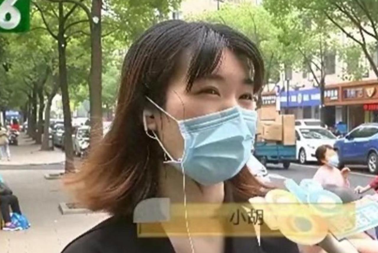 这是碰瓷？浙江杭州，两名女大学生毕业合租了一套房子，入住后发现窗帘太脏了，就自费