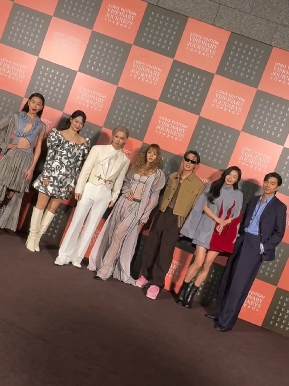 就这个外国人在小韩的活动当C爽Lisa羊毛卷造型亮相LV活动