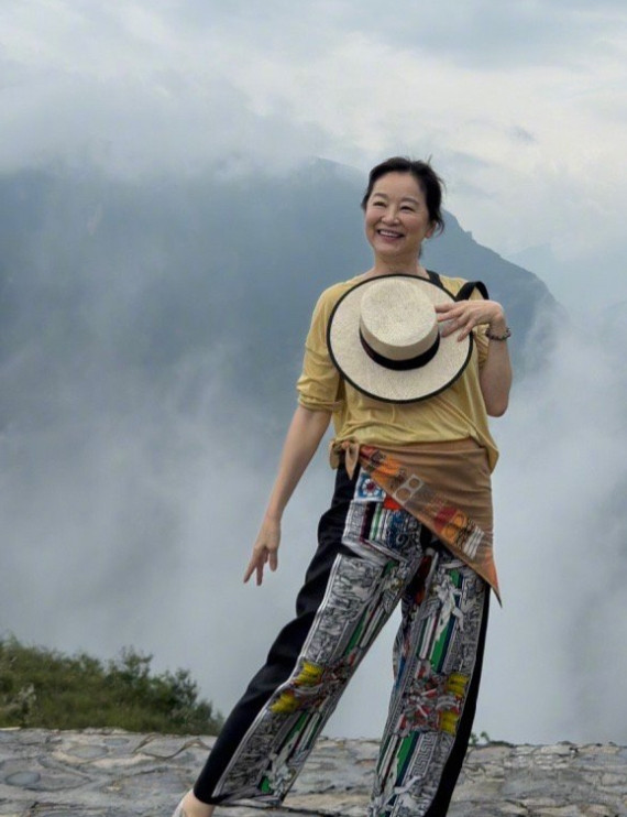 长得再美有什么用？林青霞70岁现状，让所谓的“冻龄女神”集体沉默！年轻时的林
