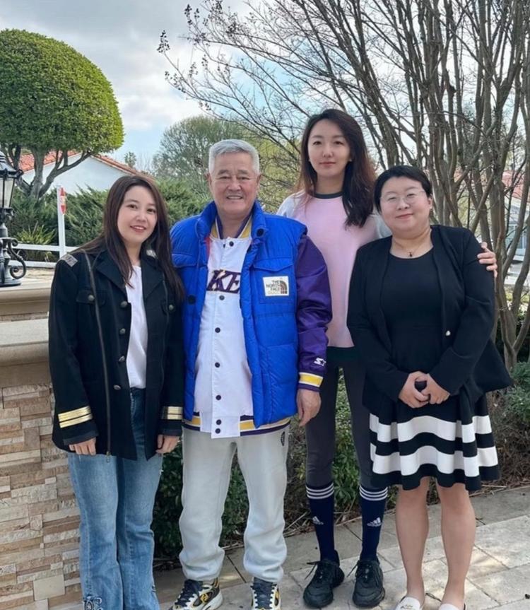 68岁的赵本山，最近因为女儿球球的一番话，再次冲上了热搜。7月13日，赵本山