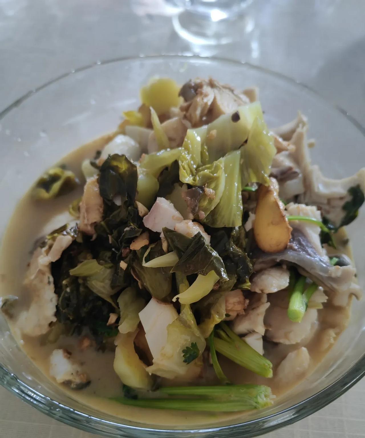 难得先生晚上不加班。最近一段时间，每天晚上都是我一个人吃饭，儿子回爷爷奶奶家，