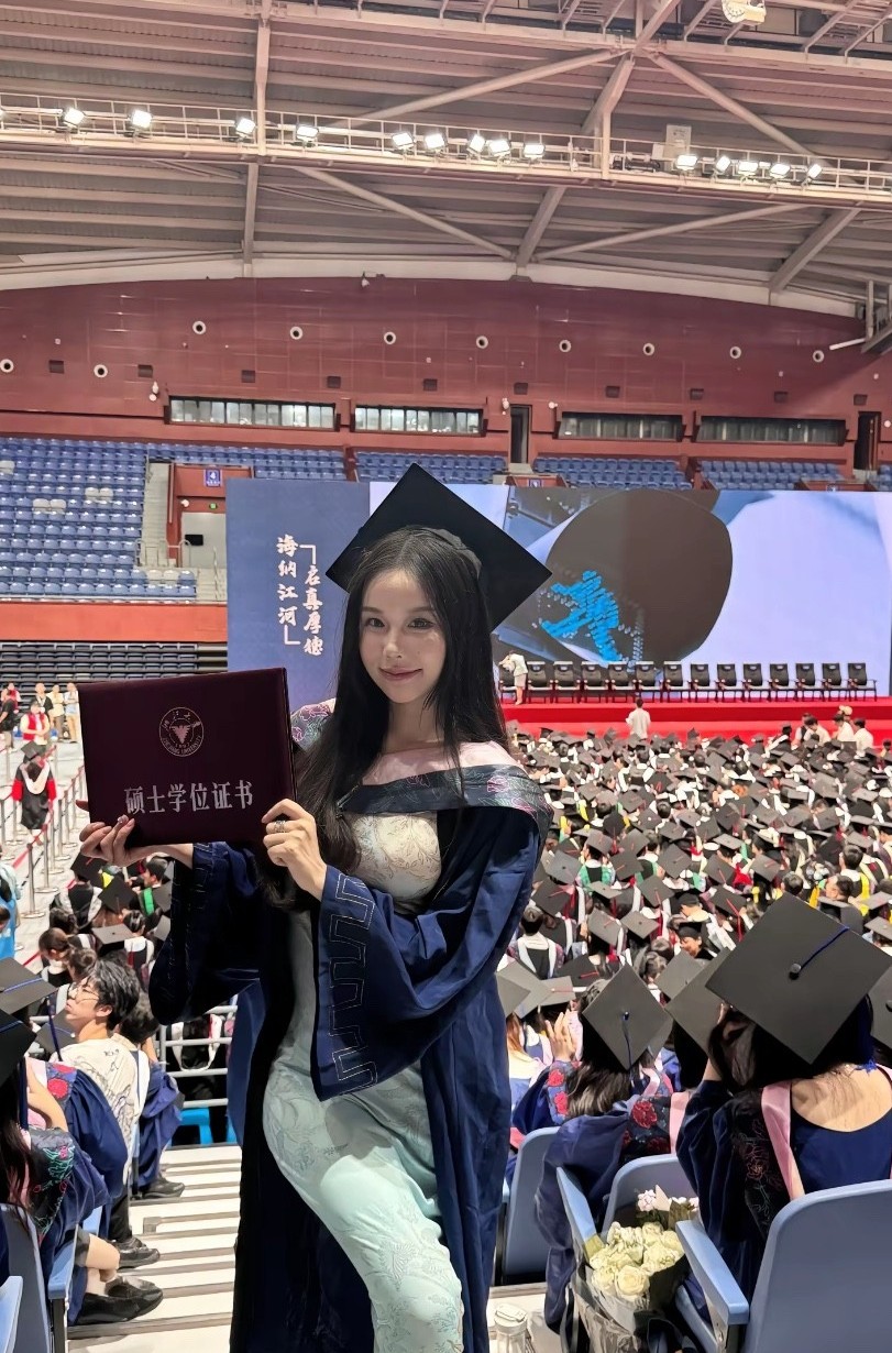 这学的什么专业，完全和我印象中的高学历知性女青年不沾边～