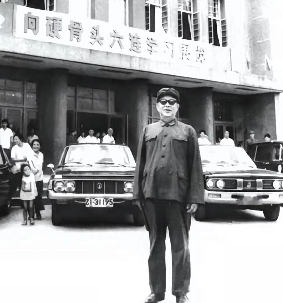 1975年，南京军区政委廖汉生中将刚刚上任，就发现了一个重要情况，他看到：“每次