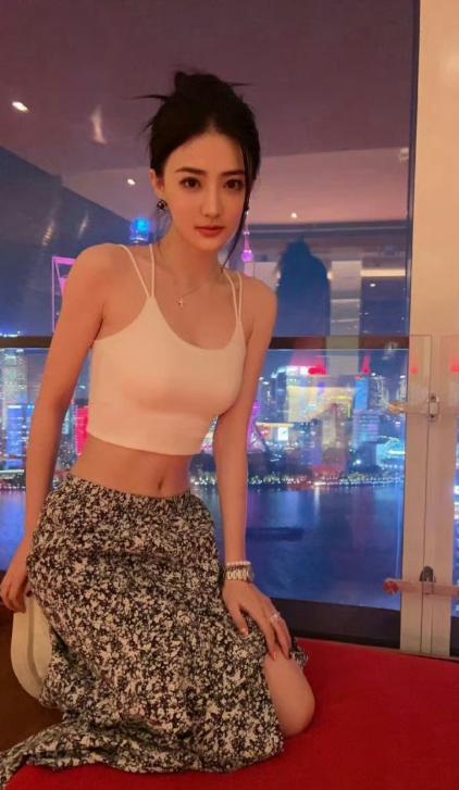 这个女生是谁啊好漂亮，尤其是这双眼睛好像会说话的样子，很吸引人