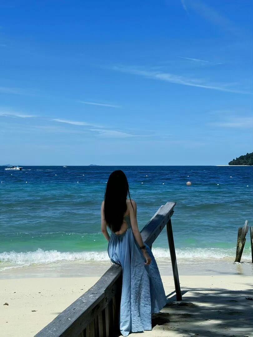 为什么中年人很难谈恋爱？因为中年人颜值不行，心思还重。年轻那会儿一