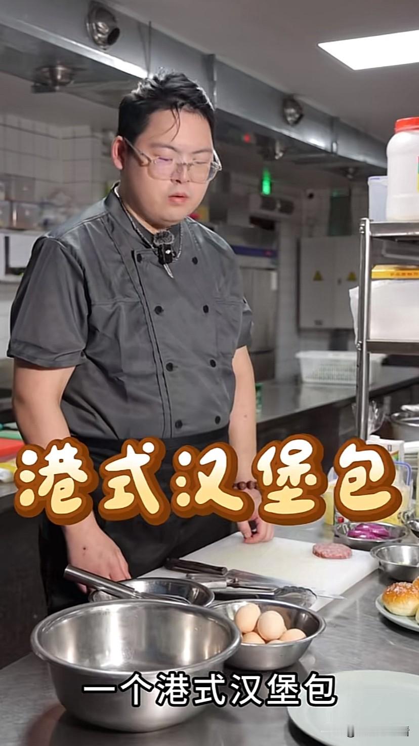 向佑好像也找到了自己的赛道！化身大厨去酒店亲自动手做西餐，酒店经理试吃后赞不绝口！哥哥向佐曾经说过，