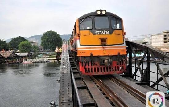 幸亏中国没中标！泰国高铁选择日本人建设，建成后让泰国欲哭无泪。一辆贴着“测试中”