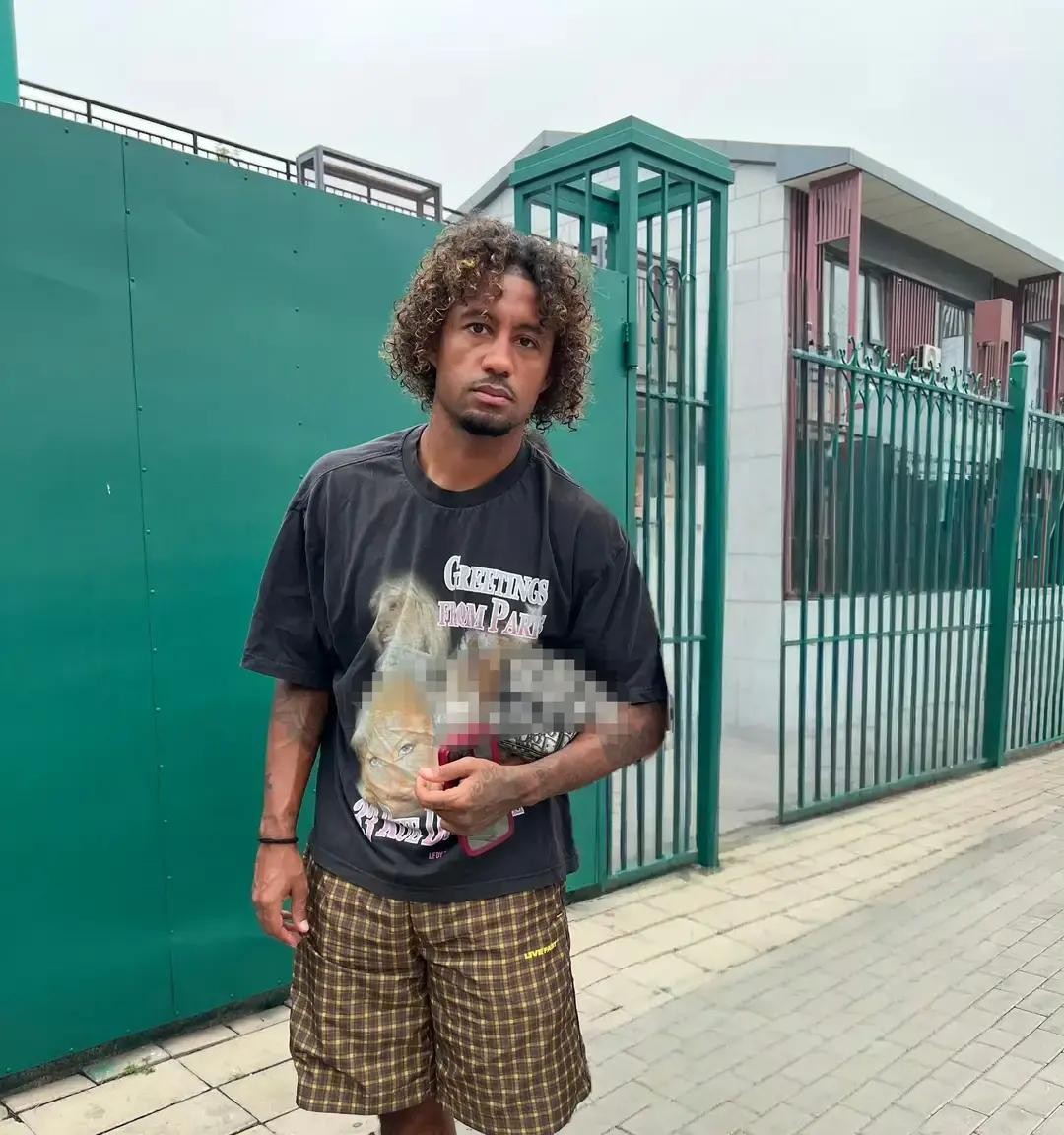 夏窗期间，北京国安依据亚冠专属外援新政，压哨引进两名只踢亚冠、不占联赛名额的补强外援，分别是中场杜齐